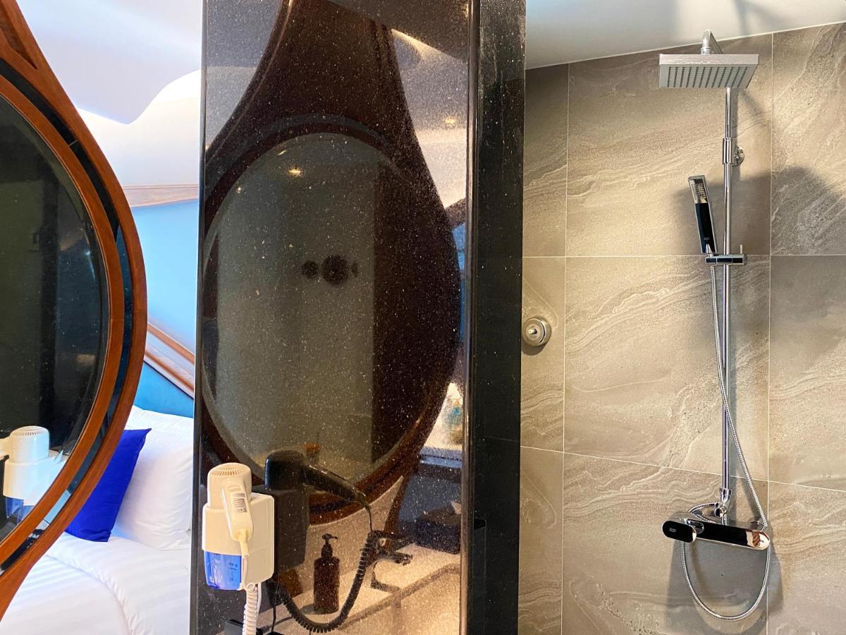 The Oceanic Sportel Phuket - Sha Extra Plus Exterior photo A shower on a cruise ship