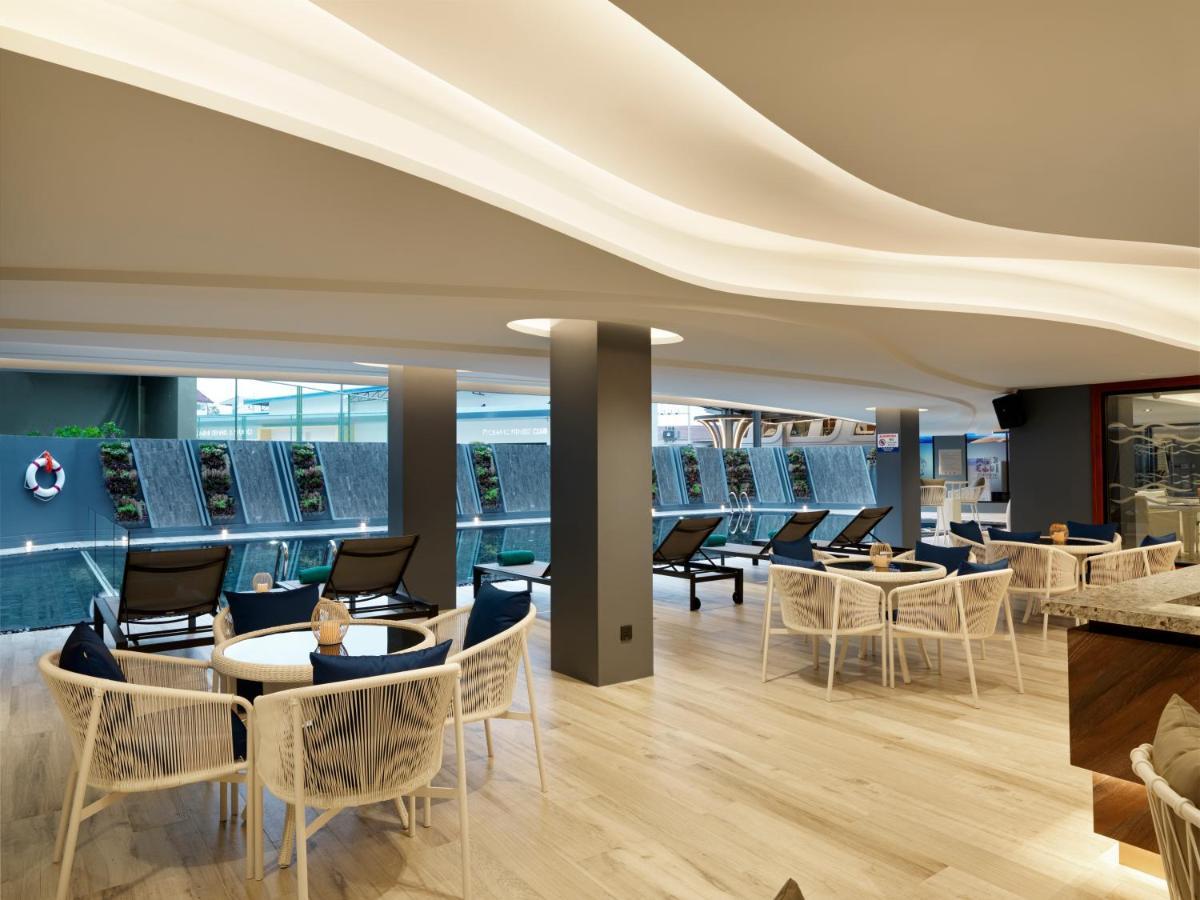 The Oceanic Sportel Phuket - Sha Extra Plus Exterior photo The interior of the lounge